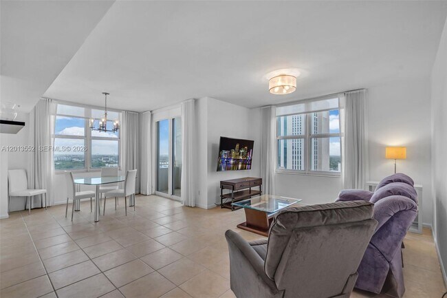 Photo - 511 SE 5 Ave Unidad 1714