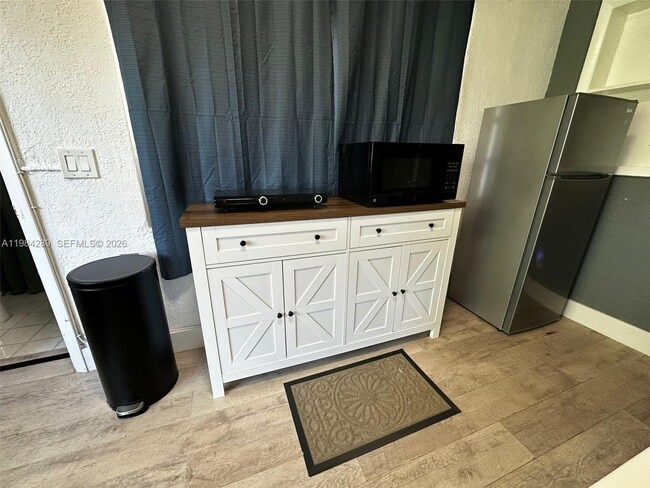 Photo - 275 NW 46th St Unit B