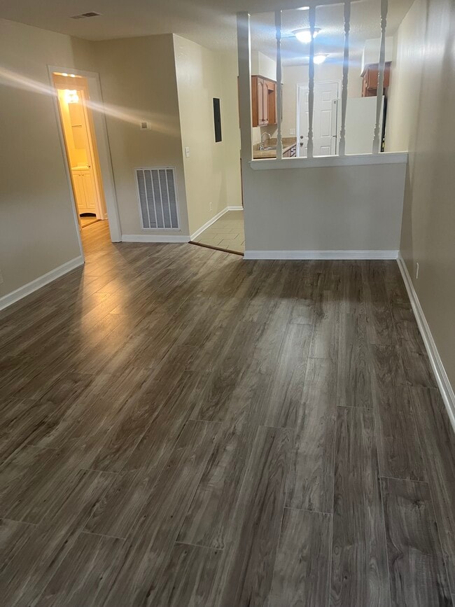 Photo - 106 Tuckahoe Square E