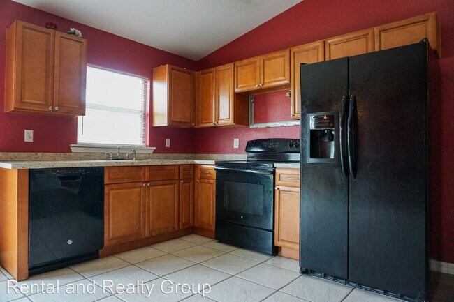 Photo - 3 br, 2 bath House - 584 Finch Ct