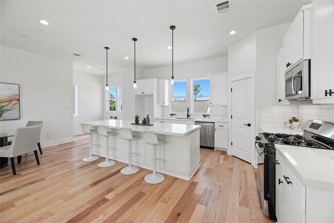 Photo - 426 Sikes St