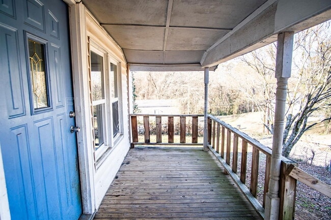 Photo - 1138 Valley Dr SW