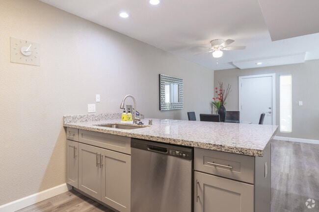 2BR, 1BA - Cascade - Kitchen