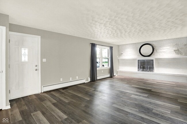 Photo - 303 E 4th St