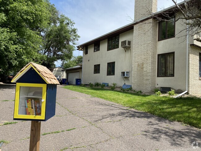 Building Photo - 491 Wheelock Pkwy E Unit Lower Rental