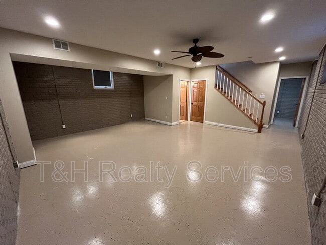 Photo - 2059 Ruckle St