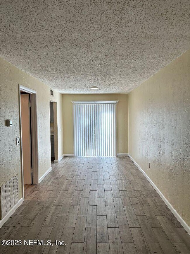 Photo - 58 Masters Dr Unit B