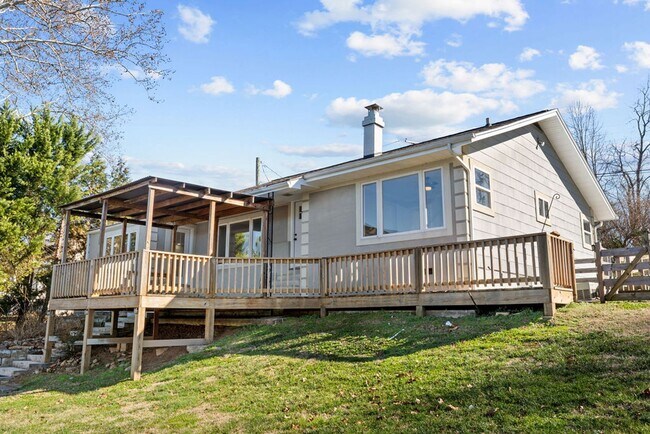 Photo - 2BR/2BA Cottage that's on the Rive – Minutes from Downtown Knoxville and Maryville