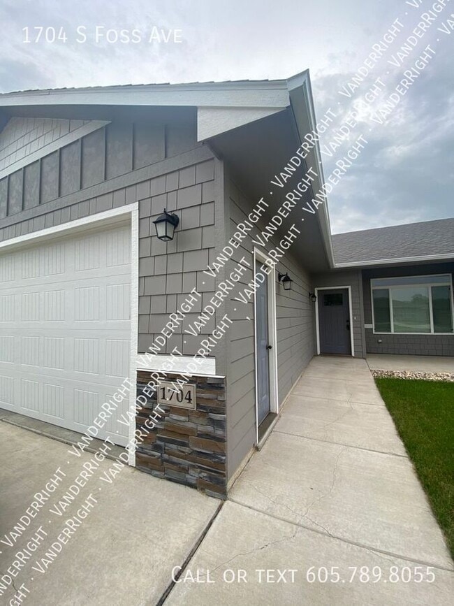 Photo - 1704 S Foss Ave
