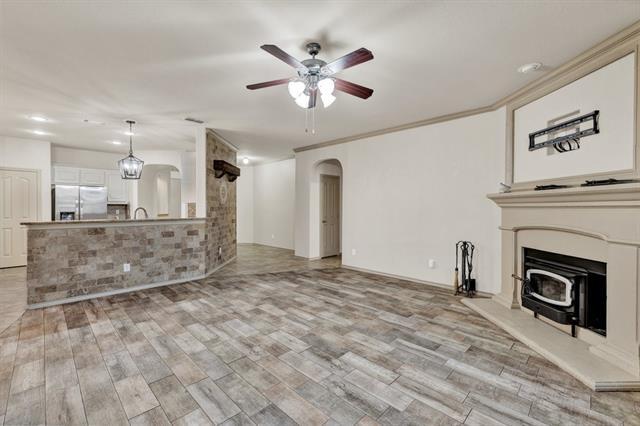 Photo - 10913 Middleglen Rd