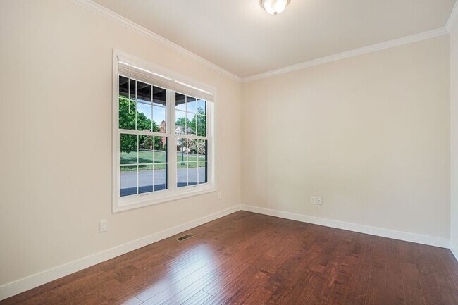 Photo - 803 Sunken Rd