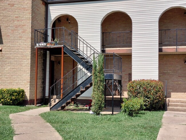 Exterior - 6000 Westridge Ln Unit 801