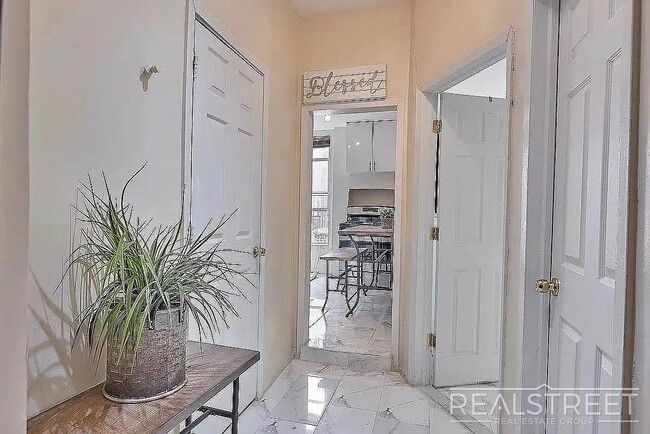 Photo - Gates Avenue Unit 1R