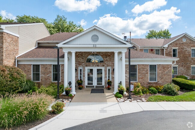 Main Entrance - Wedgewood Manor Active Senior Living