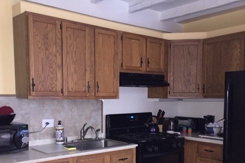 fully equipped kitchen - 609 Paca N St Townhome