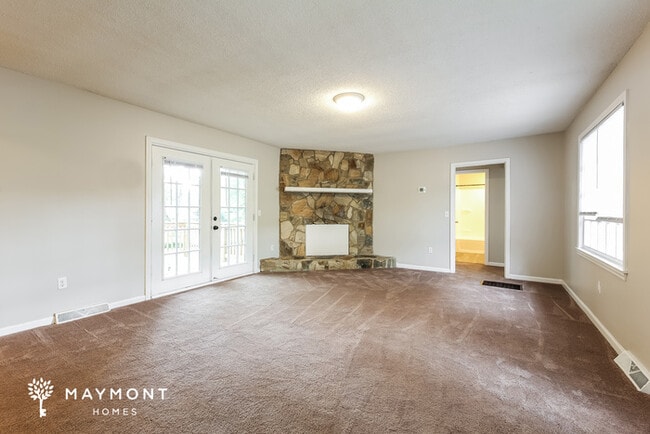 Photo - 421 Sellwood Cir