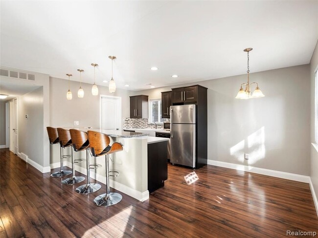 Photo - 1871 Almont St