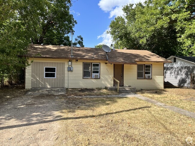 Building Photo - 206 E 19th St Rental