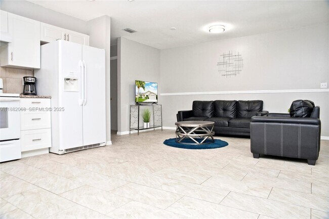 Photo - 722 SE Thanksgiving Ave