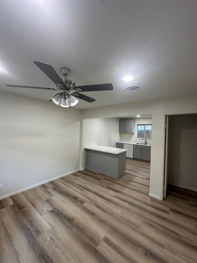 Photo - 519 E Ridgecrest Blvd