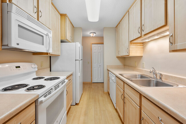 Building Photo - Forest Place Apartments