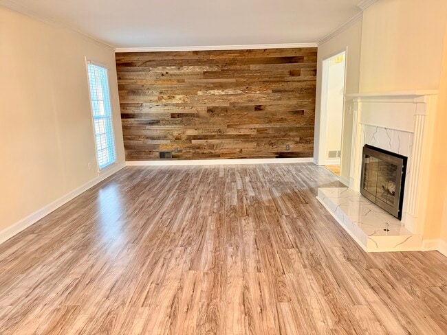 Photo - 2612 Leeshire Ct