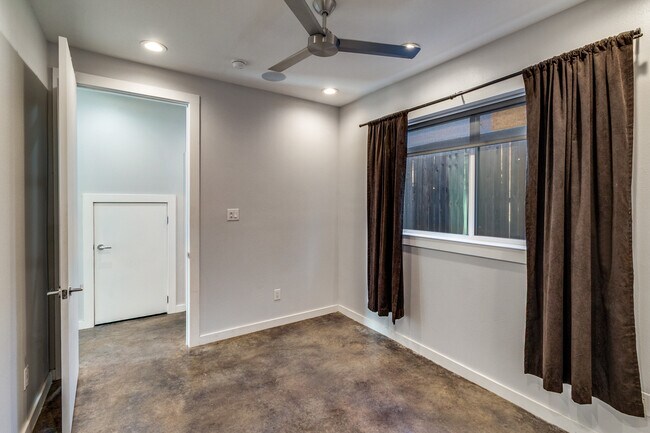 Photo - 4977 Zuma Ct