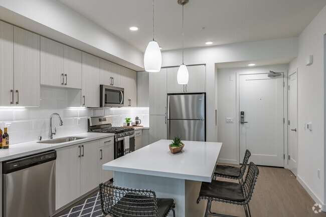 1BR, 1BA - 764SF
