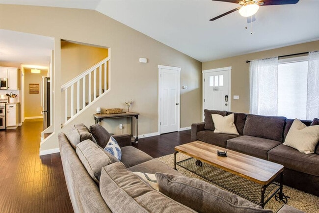 Building Photo - 525 SE Gleneden Place Unit ID1330994P