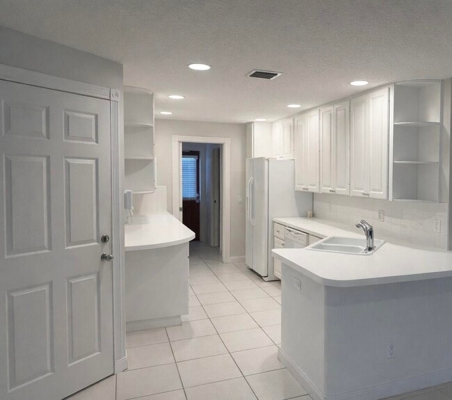 Photo - 3200 W Community Dr