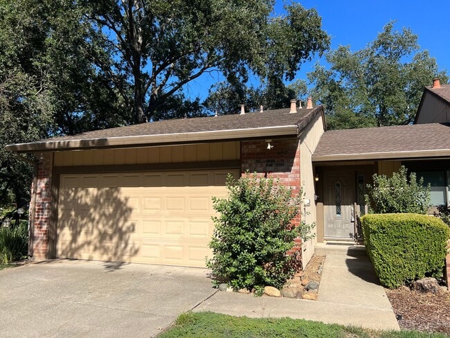 Building Photo - *** COMING SOON*** 2 Bedroom 2 Bathroom 2 Car Garage in Crosswoods HOA