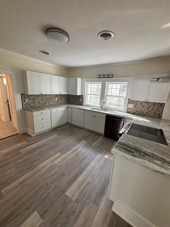 Photo - 218 Pine Bluff St