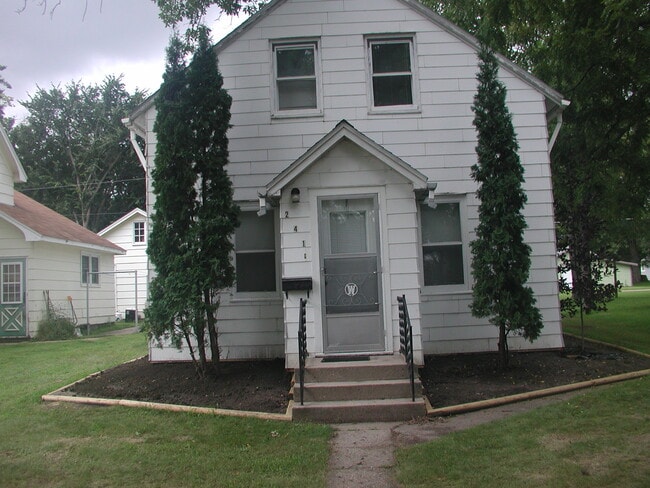 Building Photo - 241 E Ronning Ave