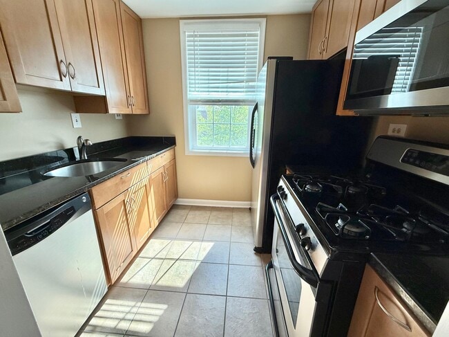 Photo - 230 N George Mason Dr