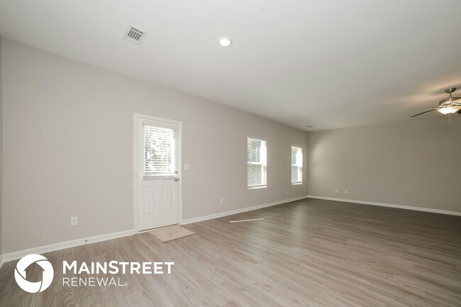 Photo - 529 Firethorn Ct