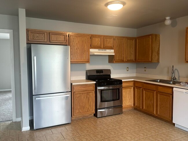 Photo - 1426 Crimson Way