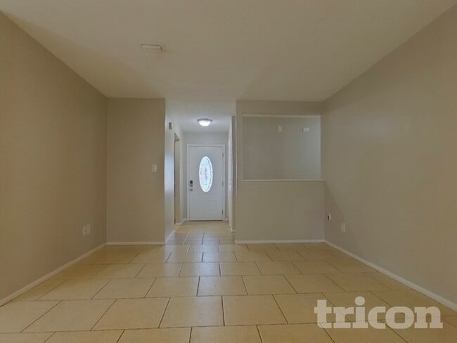 1525 Guinevere Dr