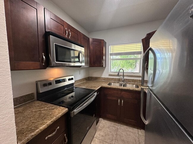 Building Photo - 2640 Ivy Apartments LLC