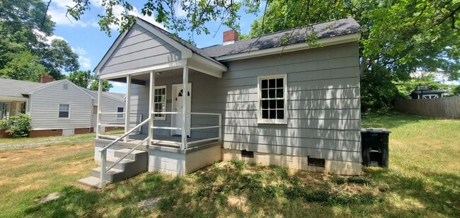 Building Photo - 3 Bedroom 1 Bathroom House