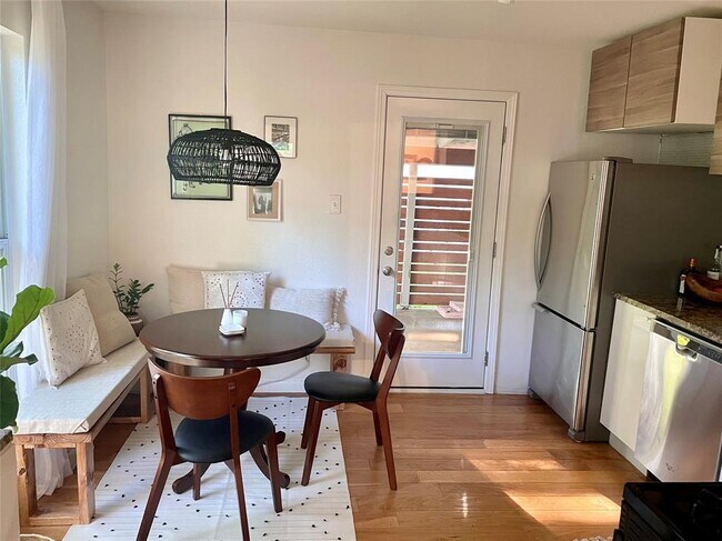 Photo - 3208 Thompson St