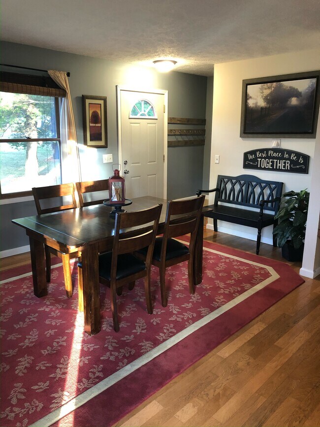 Dining area - 31 S West Silver Lake Rd