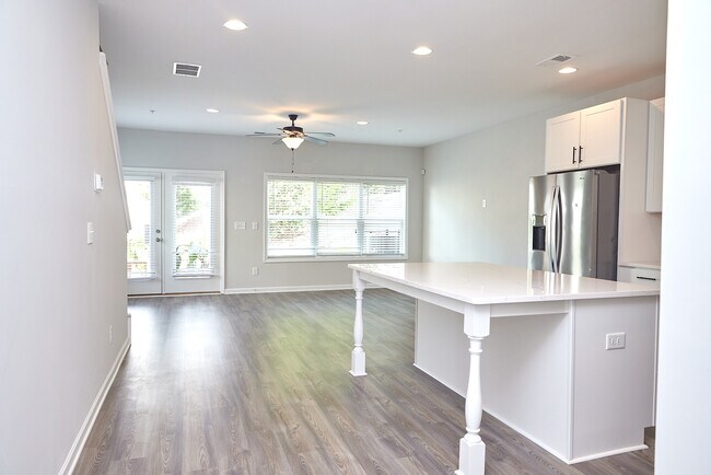 2890 Regal Park Dr NW