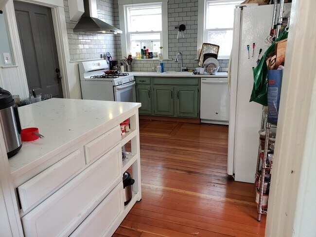 Photo - 9330 N Charleston Ave Unit 2nd Floor, Rm #3