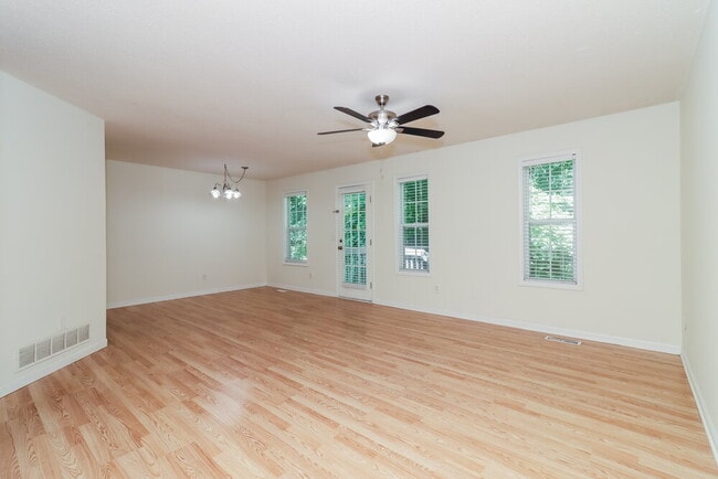 757 Newport Dr