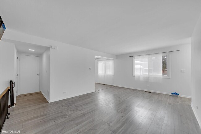 Photo - 854 Cambridge Pl