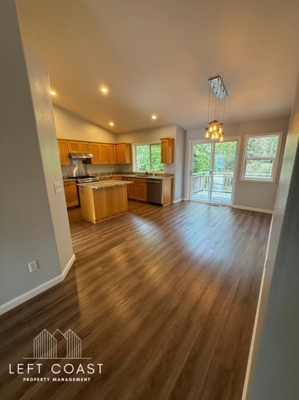 Photo - 6106 NE Oar Dr