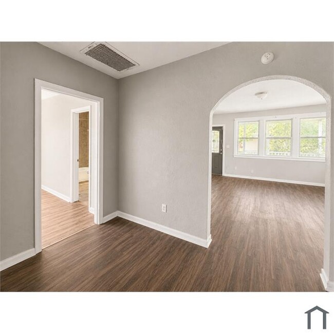 Photo - 600 Plum St