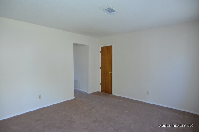 Photo - 2 Bedroom Duplex - Section 8 OK!