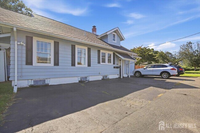 4 Main St