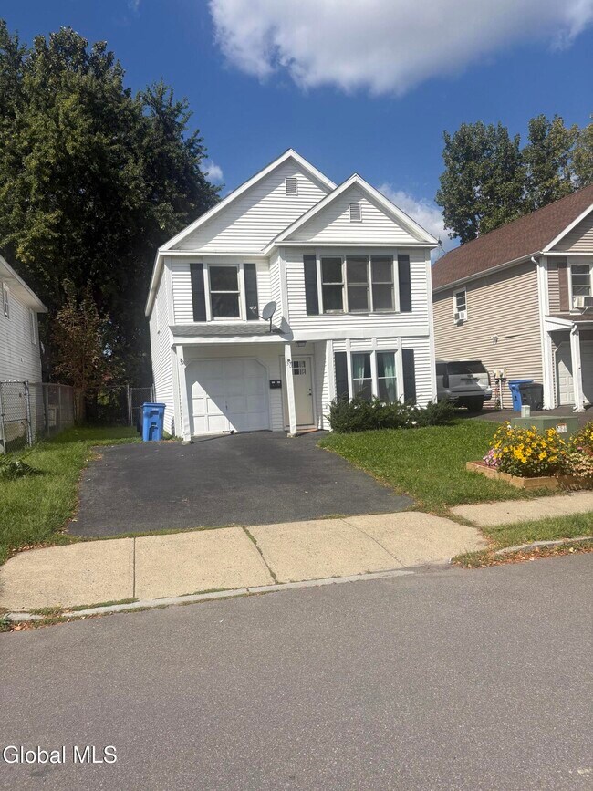 Photo - 30 Boenau St